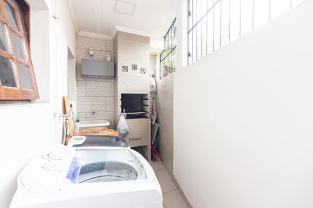 Casa à venda com 296m², 12 quartos e 4 vagas Casa à venda com 296m², 12 quartos e 4 vagasÁrea de Serviço