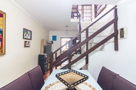 Casa à venda com 296m², 12 quartos e 4 vagas Casa à venda com 296m², 12 quartos e 4 vagasSala