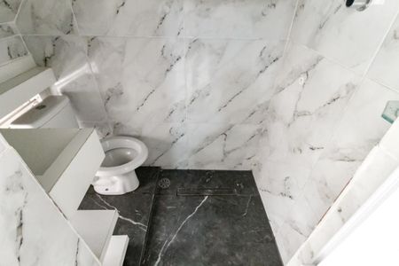 Banheiro Social de casa para alugar com 1 quarto, 42m² em Jardim Catanduva, São Paulo