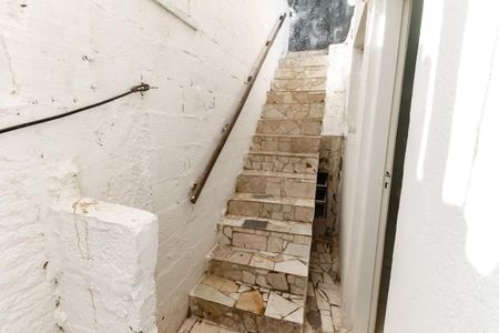 Casa para alugar com 42m², 1 quarto e sem vaga Casa para alugar com 42m², 1 quarto e sem vagaEscada