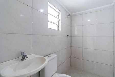 Banheiro Social de casa para alugar com 1 quarto, 26m² em Campo Limpo, São Paulo