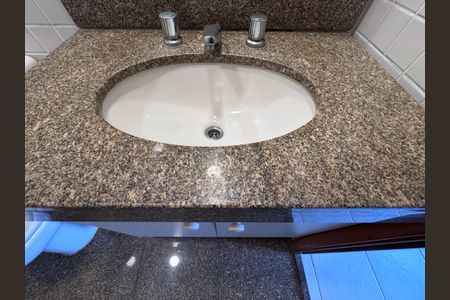 Apartamento para alugar com 70m², 2 quartos e 1 vaga Apartamento para alugar com 70m², 2 quartos e 1 vagaBanheiro Social