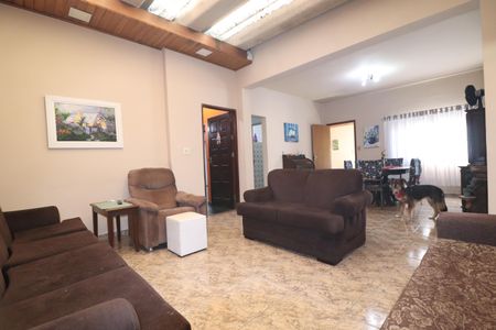 Casa à venda com 800m², 3 quartos e 8 vagasSala