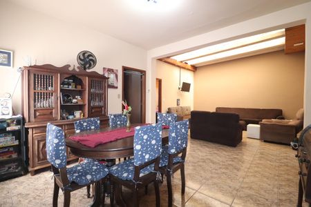 Casa à venda com 800m², 3 quartos e 8 vagasSala