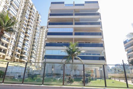 Apartamento à venda com 280m², 3 quartos e 1 vaga Apartamento à venda com 280m², 3 quartos e 1 vagaFachada