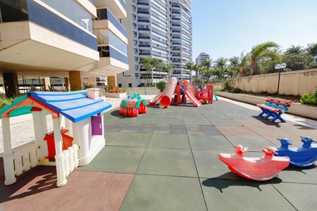 Apartamento à venda com 280m², 3 quartos e 1 vaga Apartamento à venda com 280m², 3 quartos e 1 vagaÁrea comum