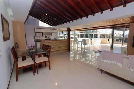 Apartamento à venda com 280m², 3 quartos e 1 vaga Apartamento à venda com 280m², 3 quartos e 1 vagaSala