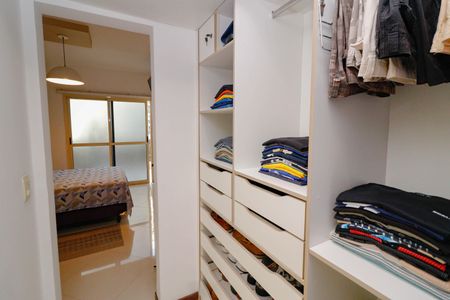 Apartamento à venda com 280m², 3 quartos e 1 vaga Apartamento à venda com 280m², 3 quartos e 1 vagaCloset do quarto 3