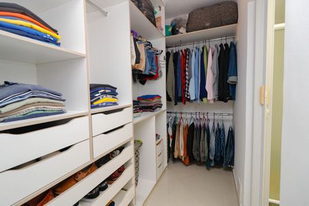 Apartamento à venda com 280m², 3 quartos e 1 vaga Apartamento à venda com 280m², 3 quartos e 1 vagaCloset do quarto 3