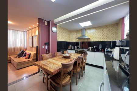 Cozinha de apartamento à venda com 3 quartos, 150m² em Grajaú, Belo Horizonte