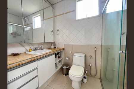 Banheiro de apartamento à venda com 3 quartos, 150m² em Grajaú, Belo Horizonte