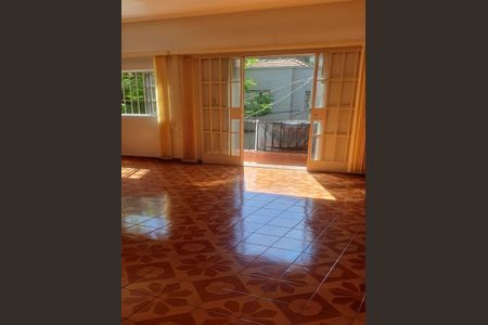 Casa à venda com 186m², 2 quartos e 2 vagas