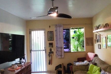 Sala de casa de condomínio para alugar com 2 quartos, 65m² em Pechincha, Rio de Janeiro