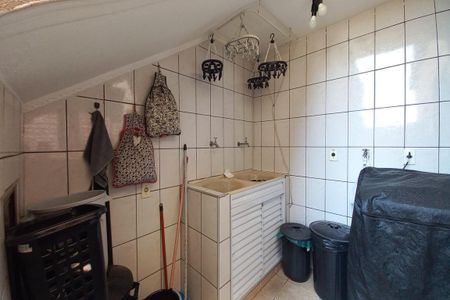 Casa à venda com 250m², 2 quartos e 4 vagas Casa à venda com 250m², 2 quartos e 4 vagasÁrea de Serviço