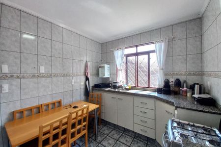 Casa à venda com 250m², 2 quartos e 4 vagas Casa à venda com 250m², 2 quartos e 4 vagasCozinha