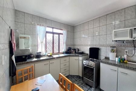 Casa à venda com 250m², 2 quartos e 4 vagas Casa à venda com 250m², 2 quartos e 4 vagasCozinha