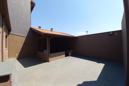 Casa à venda com 250m², 2 quartos e 4 vagas Casa à venda com 250m², 2 quartos e 4 vagasQuintal