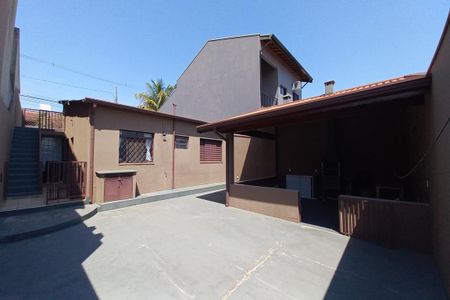 Casa à venda com 250m², 2 quartos e 4 vagas Casa à venda com 250m², 2 quartos e 4 vagasQuintal