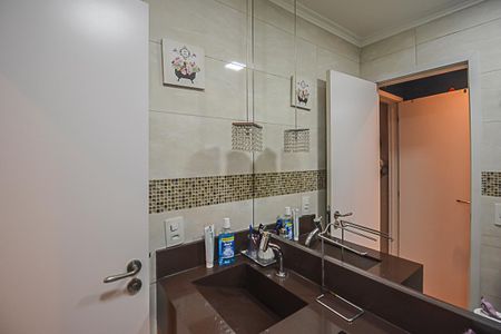 Apartamento à venda com 81m², 2 quartos e 2 vagasBanheiro da Suíte