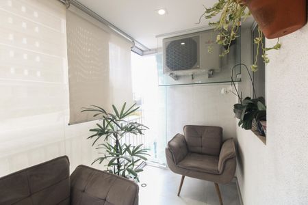 Apartamento à venda com 73m², 2 quartos e 1 vagaVaranda