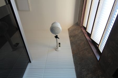 Banheiro 1 de casa de condomínio para alugar com 2 quartos, 85m² em Dona Clara, Belo Horizonte