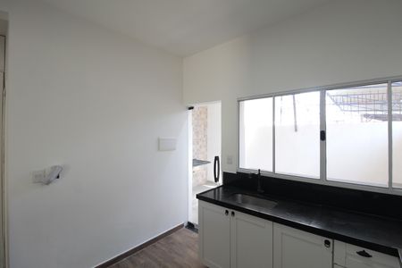 Cozinha de casa de condomínio para alugar com 2 quartos, 85m² em Dona Clara, Belo Horizonte