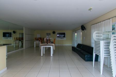 Apartamento à venda com 74m², 3 quartos e 2 vagas Apartamento à venda com 74m², 3 quartos e 2 vagasÁrea comum - Salão de festas