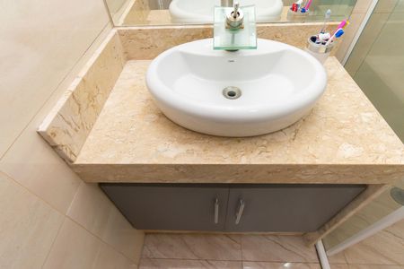 Apartamento à venda com 74m², 3 quartos e 2 vagas Apartamento à venda com 74m², 3 quartos e 2 vagasBanheiro da Suíte