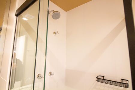 Banheiro de kitnet/studio para alugar com 1 quarto, 26m² em Vila Cordeiro, São Paulo