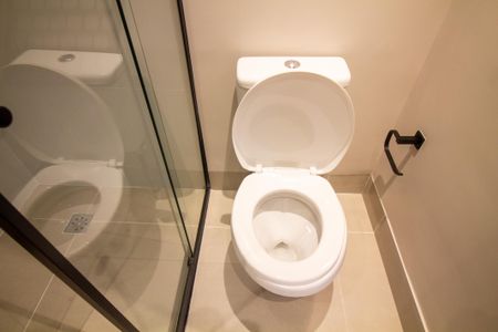 Banheiro de kitnet/studio para alugar com 1 quarto, 26m² em Vila Cordeiro, São Paulo