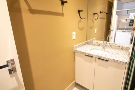 Banheiro de kitnet/studio para alugar com 1 quarto, 26m² em Vila Cordeiro, São Paulo