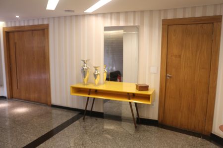 Apartamento à venda com 204m², 4 quartos e 3 vagasHall social