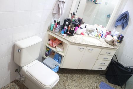 Apartamento à venda com 204m², 4 quartos e 3 vagasBanheiro da Suíte 2