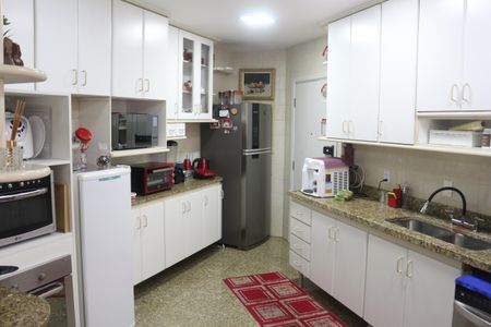Apartamento à venda com 204m², 4 quartos e 3 vagasCozinha