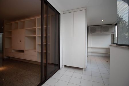 Sacada de apartamento para alugar com 4 quartos, 217m² em Sqsw 305, Brasília
