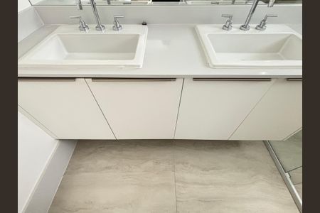 Apartamento para alugar com 168m², 3 quartos e 2 vagasBanheiro da Suíte 1