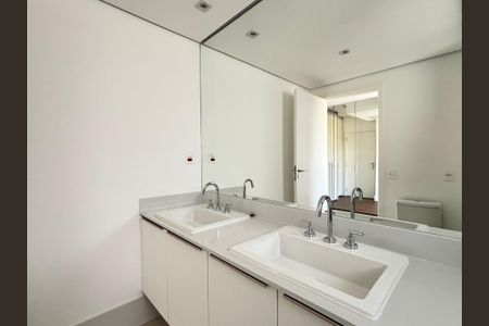 Apartamento para alugar com 168m², 3 quartos e 2 vagasBanheiro da Suíte 1