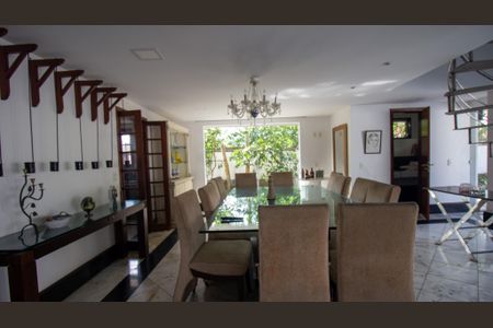 Casa de condomínio para alugar com 803m², 5 quartos e 14 vagasSala