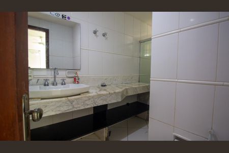 Casa de condomínio para alugar com 803m², 5 quartos e 14 vagasBanheiro da Suíte 2