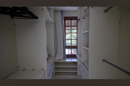 Casa de condomínio para alugar com 803m², 5 quartos e 14 vagasCloset da Suíte 2