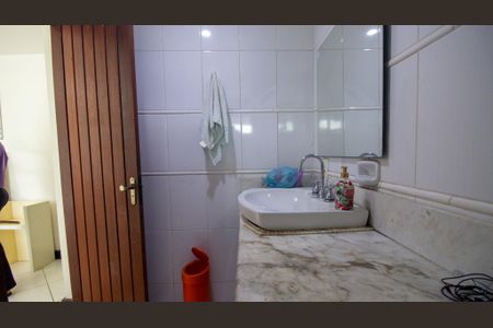 Casa de condomínio para alugar com 803m², 5 quartos e 14 vagasBanheiro da Suíte 2