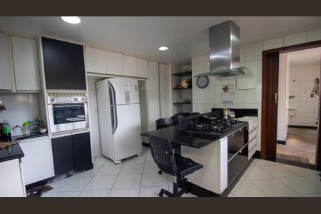 Casa de condomínio para alugar com 803m², 5 quartos e 14 vagasCozinha