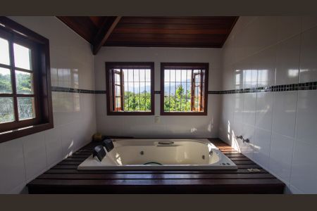 Casa de condomínio para alugar com 803m², 5 quartos e 14 vagasBanheiro da Suíte 3