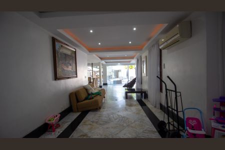 Sala de casa de condomínio para alugar com 5 quartos, 803m² em Recreio dos Bandeirantes, Rio de Janeiro