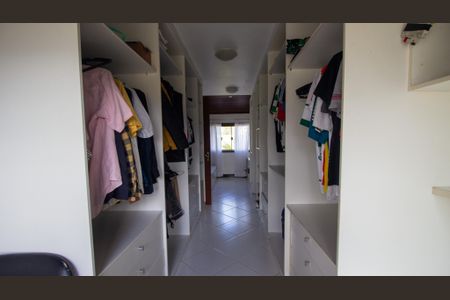 Casa de condomínio para alugar com 803m², 5 quartos e 14 vagasCloset da Suíte 3