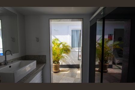 Casa de condomínio para alugar com 803m², 5 quartos e 14 vagasLavabo do Quintal