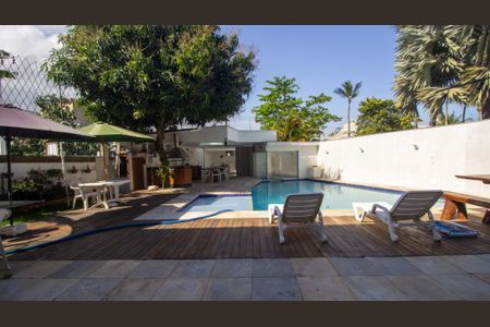 Casa de condomínio para alugar com 803m², 5 quartos e 14 vagasQuintal