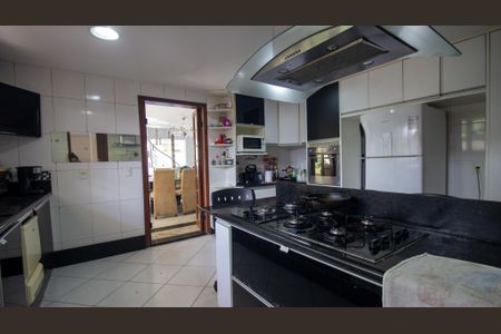 Casa de condomínio para alugar com 803m², 5 quartos e 14 vagasCozinha