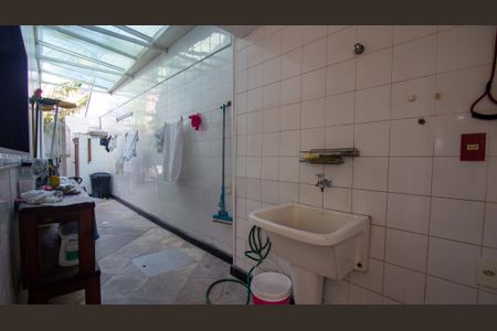 Casa de condomínio para alugar com 803m², 5 quartos e 14 vagasÁrea de Serviço