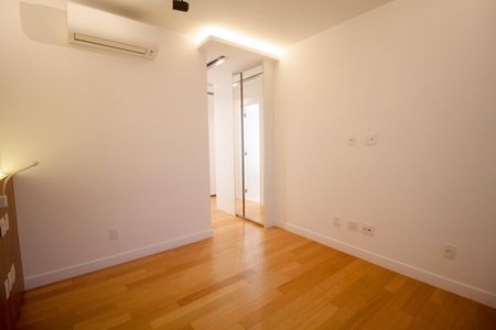 Apartamento à venda com 151m², 3 quartos e 2 vagasSuíte 1 